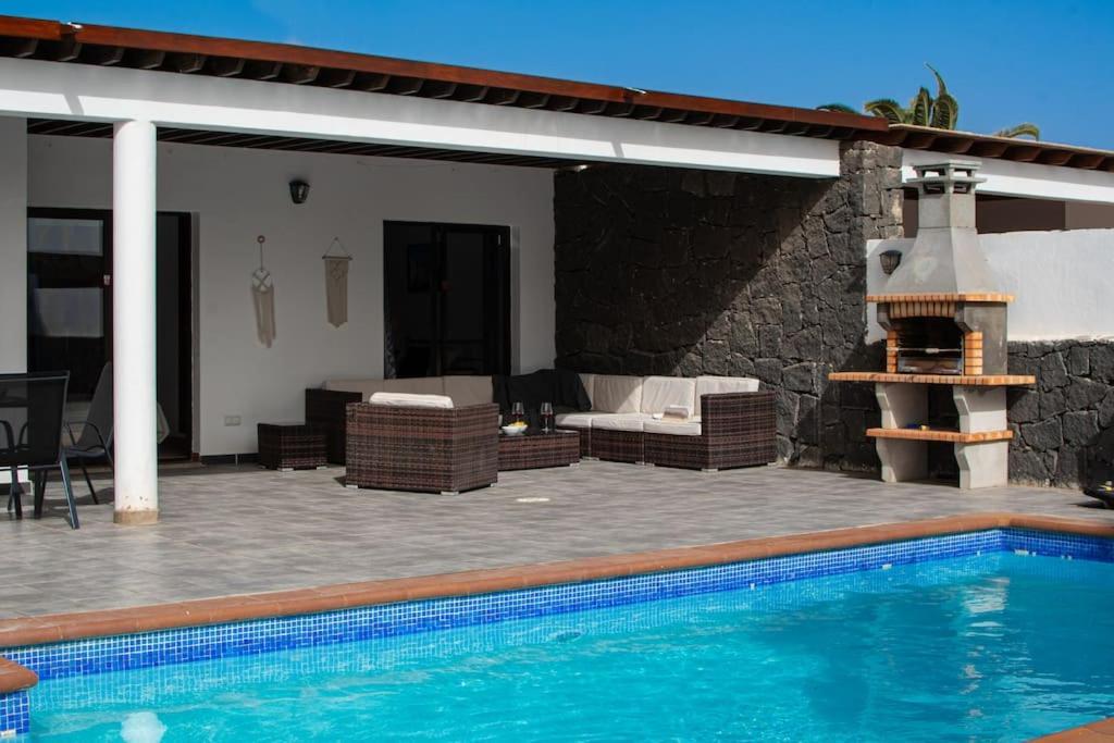 Casa de férias Casa Marlay Spacious, Heated Pool, Bbq & Fast Wi-fi Only 15 Minutes Walk To Town
