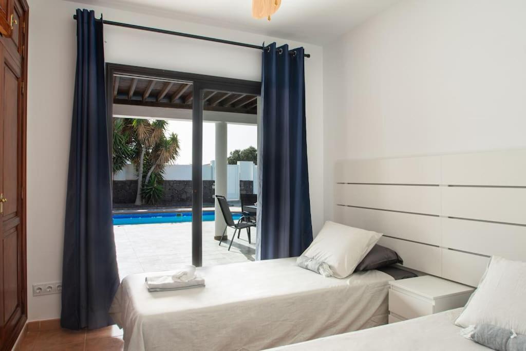 Casa Marlay Spacious, Heated Pool, Bbq & Fast Wi-fi Only 15 Minutes Walk To Town Holiday home Playa Blanca (Lanzarote)
