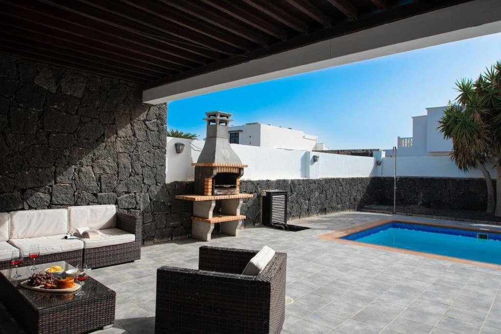 Casa Marlay Spacious, Heated Pool, Bbq & Fast Wi-fi Only 15 Minutes Walk To Town Holiday home