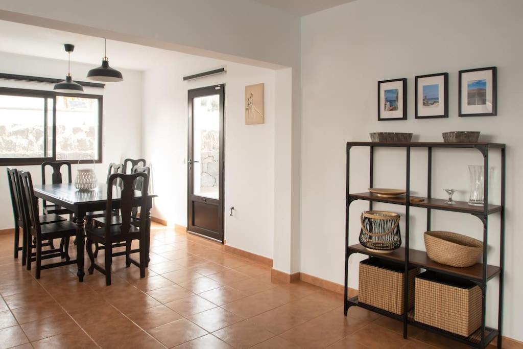 Casa Marlay Spacious, Heated Pool, Bbq & Fast Wi-fi Only 15 Minutes Walk To Town *