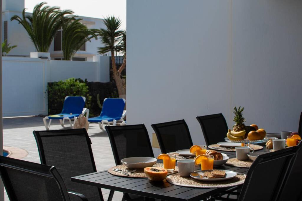 Holiday home Casa Marlay Spacious, Heated Pool, Bbq & Fast Wi-fi Only 15 Minutes Walk To Town Playa Blanca (Lanzarote)