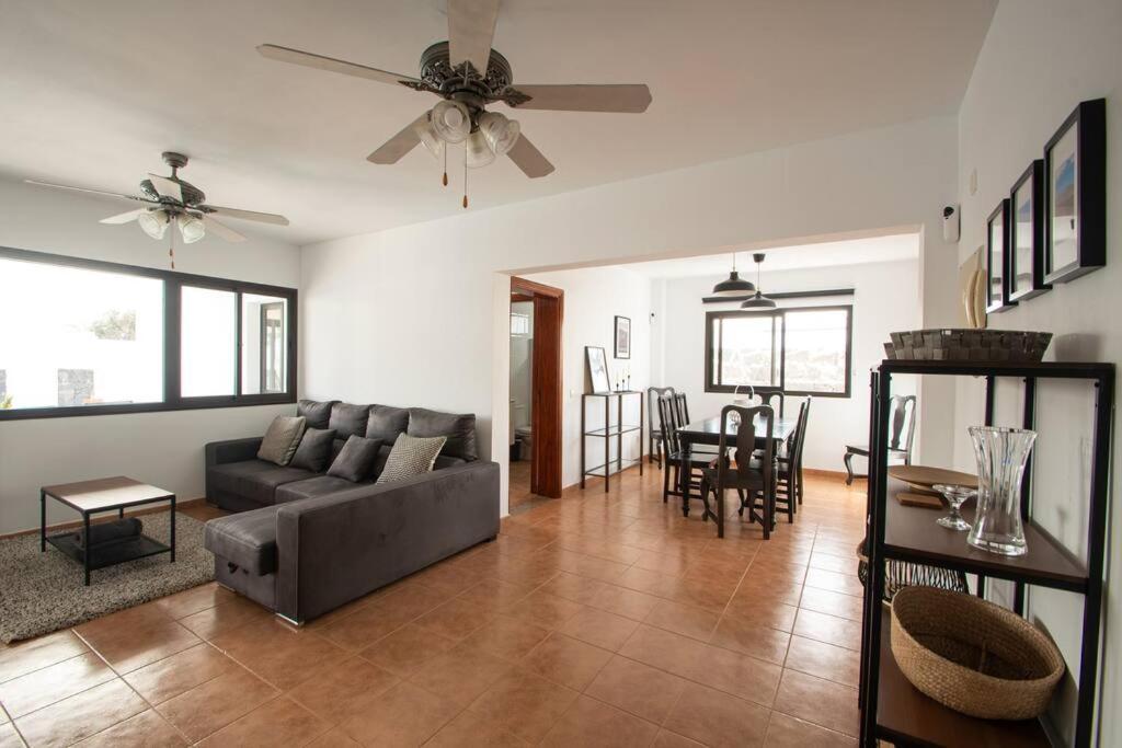 Casa Marlay Spacious, Heated Pool, Bbq & Fast Wi-fi Only 15 Minutes Walk To Town * Playa Blanca (Lanzarote)