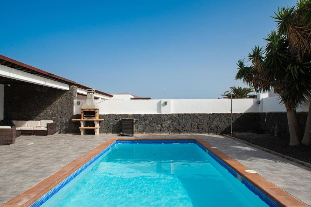Casa Marlay Spacious, Heated Pool, Bbq & Fast Wi-fi Only 15 Minutes Walk To Town *