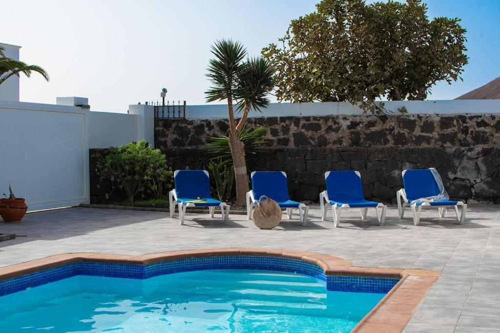 Casa Marlay Spacious, Heated Pool, Bbq & Fast Wi-fi Only 15 Minutes Walk To Town Holiday home *