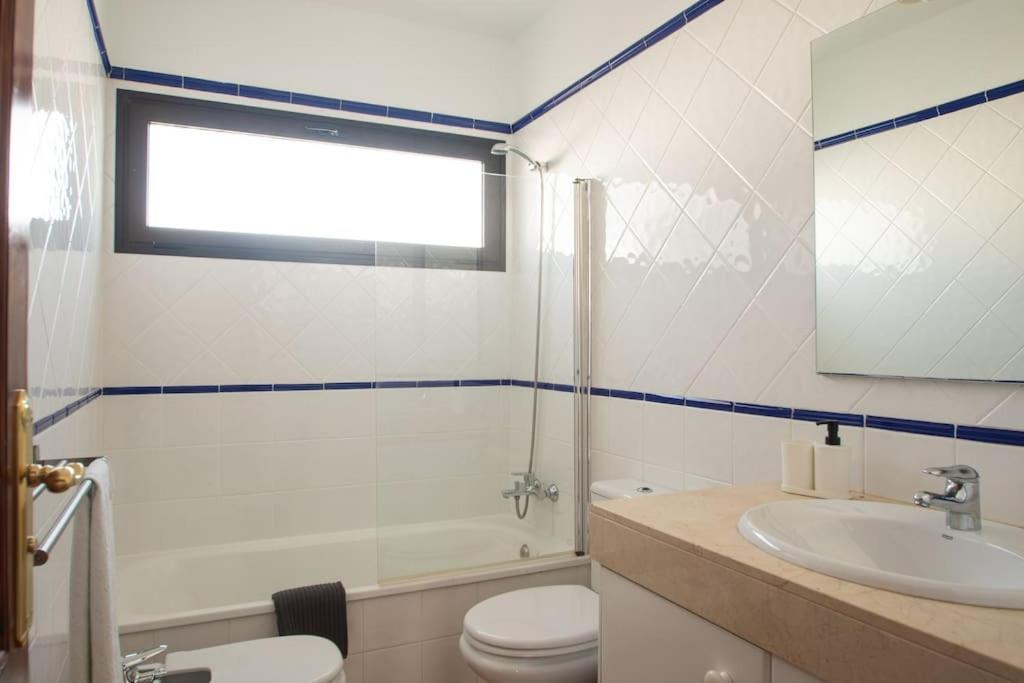 Holiday home Casa Marlay Spacious, Heated Pool, Bbq & Fast Wi-fi Only 15 Minutes Walk To Town