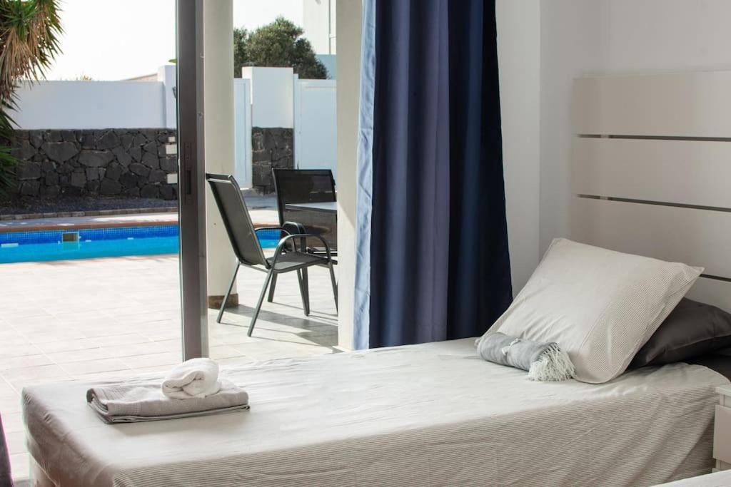 Casa Marlay Spacious, Heated Pool, Bbq & Fast Wi-fi Only 15 Minutes Walk To Town Holiday home Playa Blanca (Lanzarote)