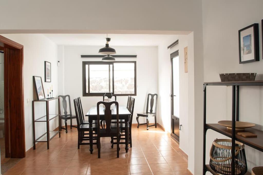 Casa Marlay Spacious, Heated Pool, Bbq & Fast Wi-fi Only 15 Minutes Walk To Town *