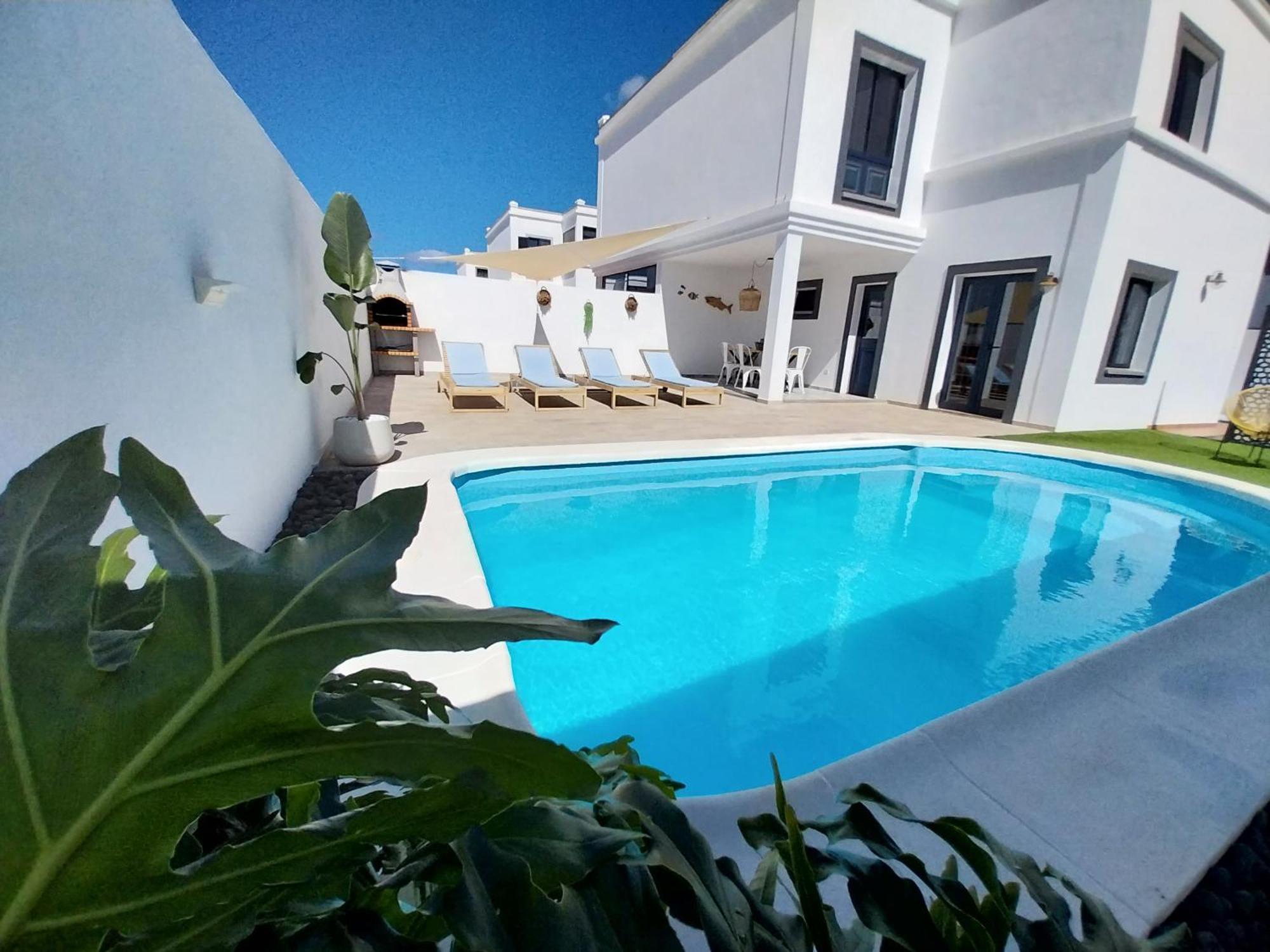 Stefi Villa *