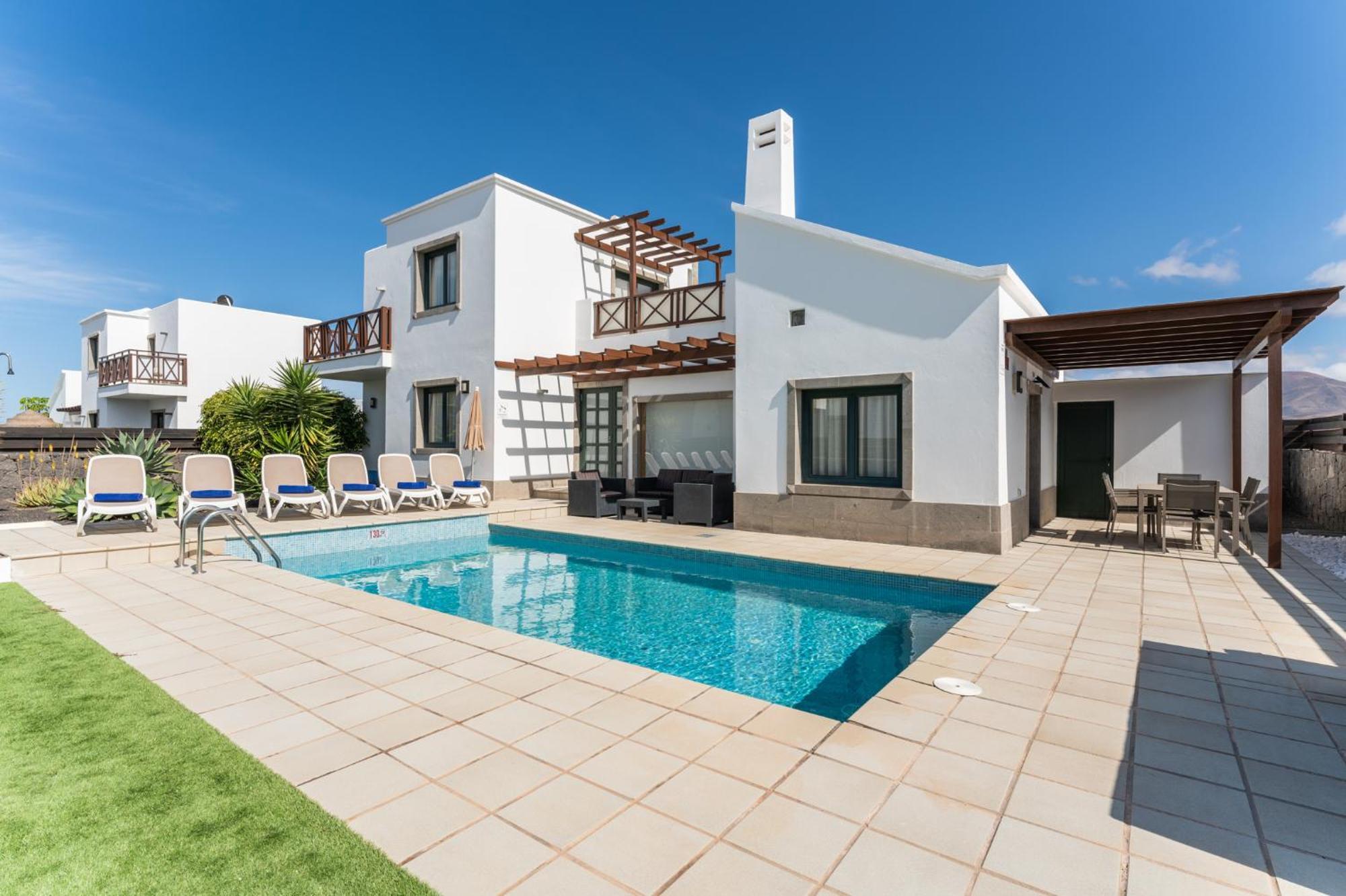 Villa Camelot Homes By Livvo *