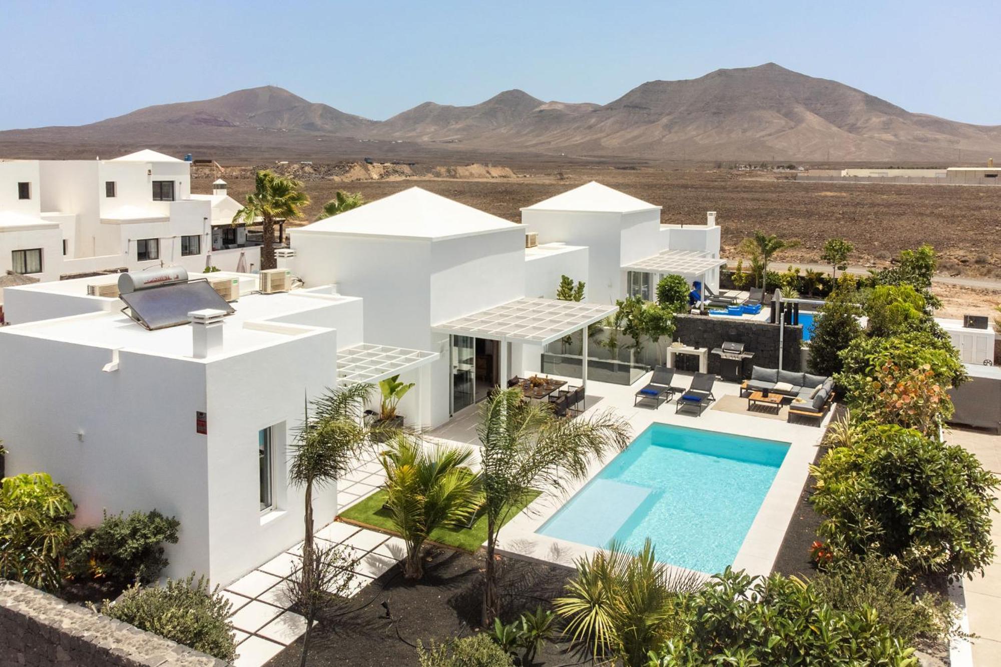 Villa Sunrise By Buenavilla
