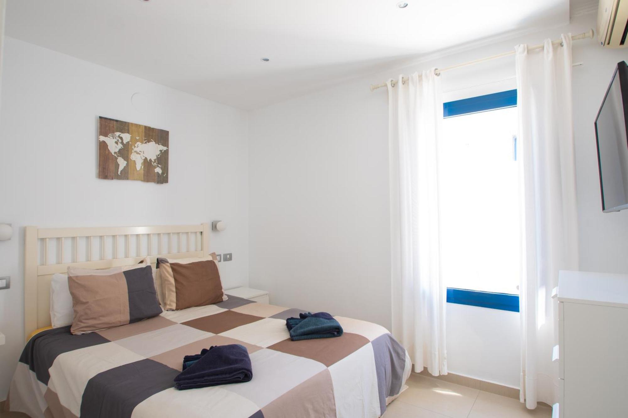 Botanica - Spacious, Heated Pool And Bbq, Sunny Terrace, Garden & Mountain Views Villa Playa Blanca (Lanzarote)