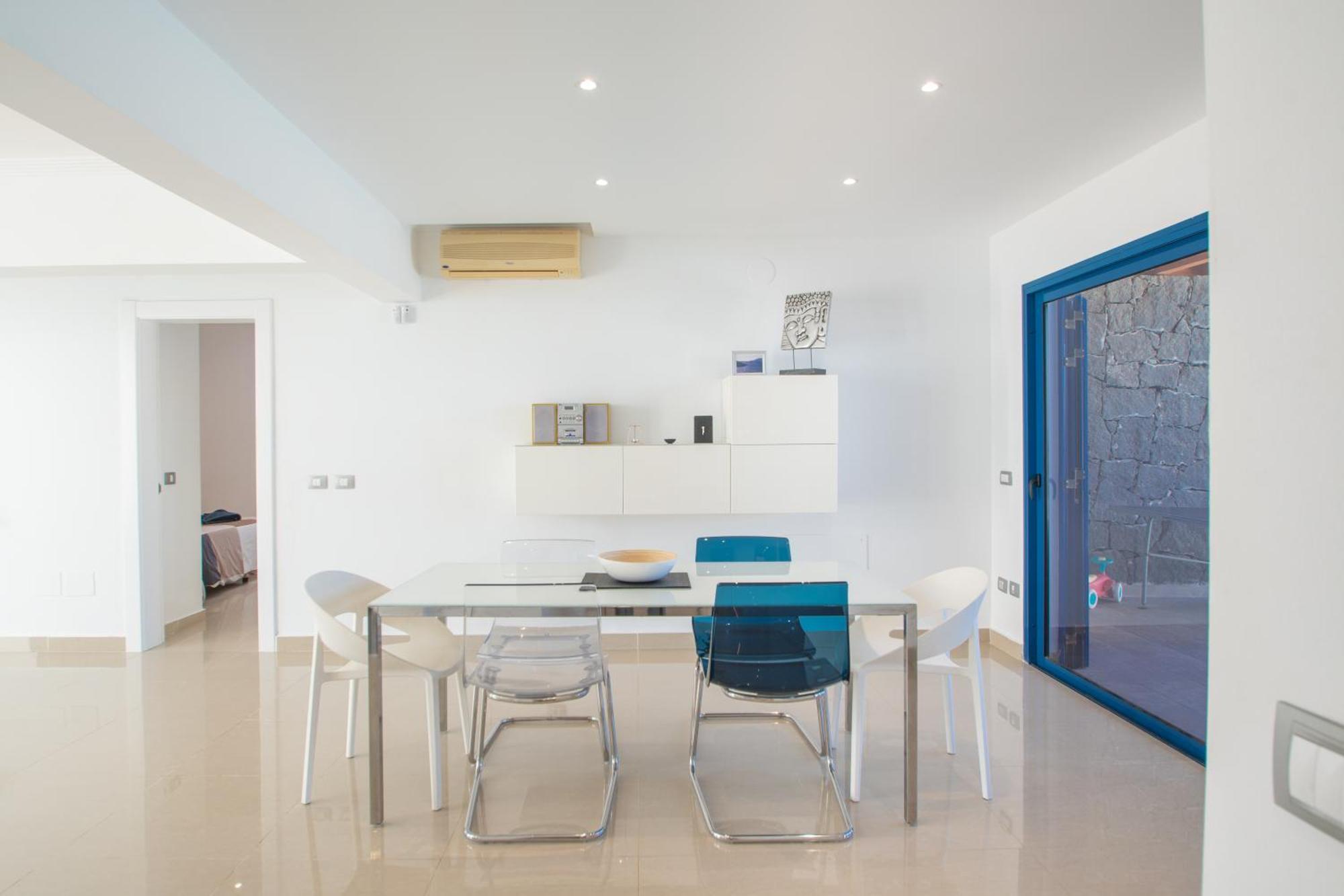 Botanica - Spacious, Heated Pool And Bbq, Sunny Terrace, Garden & Mountain Views Playa Blanca (Lanzarote)