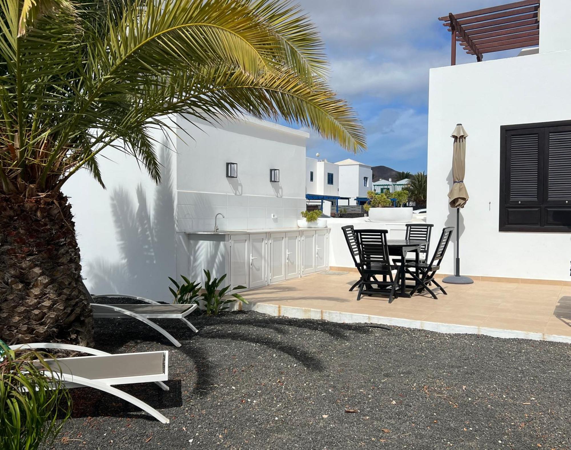 Lovely Casa Felicidad, Swimming Pool, Wifi X Private Garden Сasa de vacaciones Playa Blanca (Lanzarote)