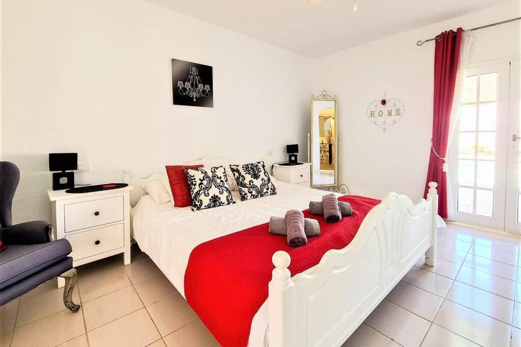 Stunning Sea View With 6 Bedrooms & Heated Pool - Renaissance Villa Playa Blanca (Lanzarote)