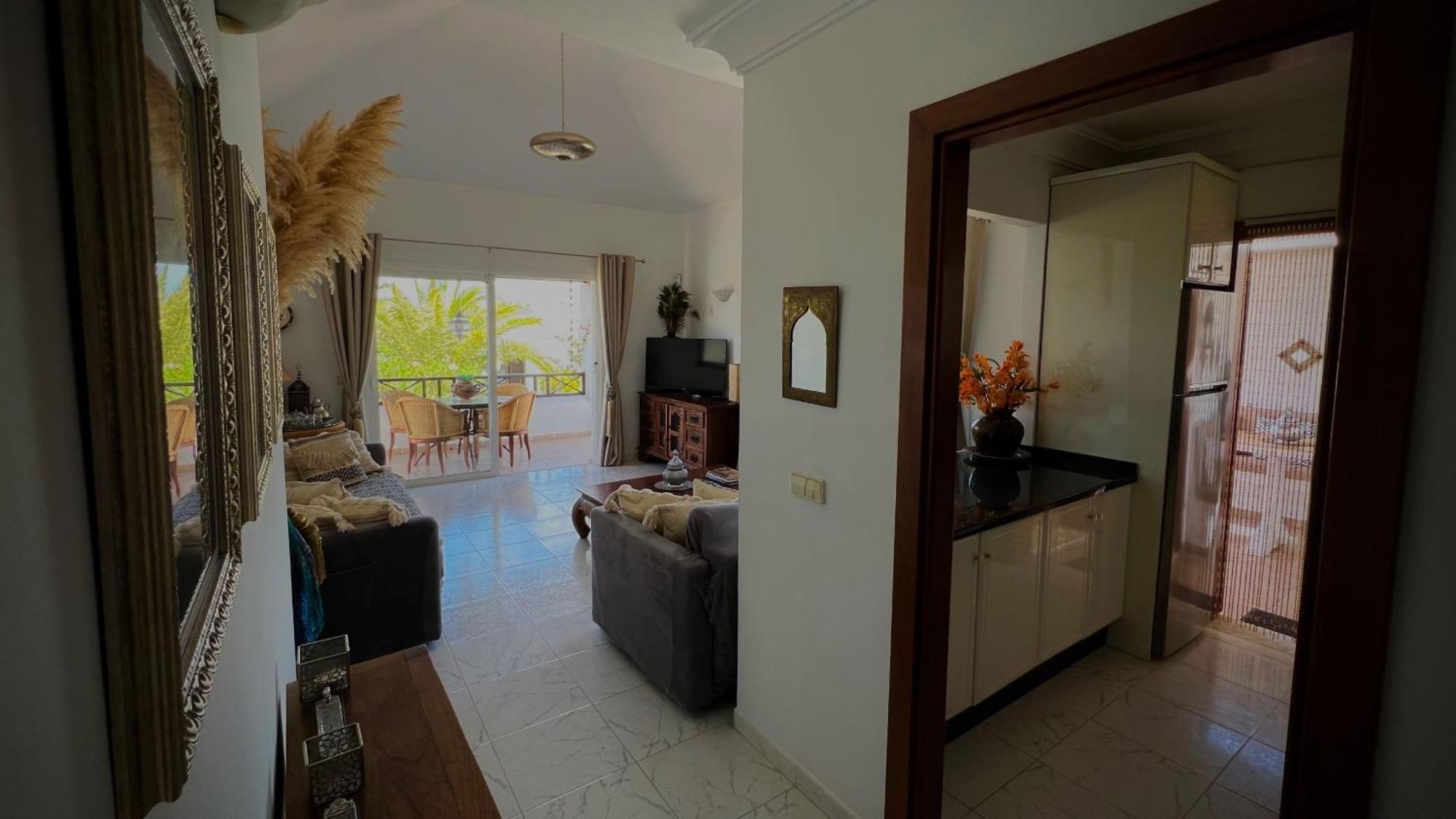 Casa Casablanca Carlos Park, Tranquil Yet Area 15 Minutes Walk To Town Centre Holiday home