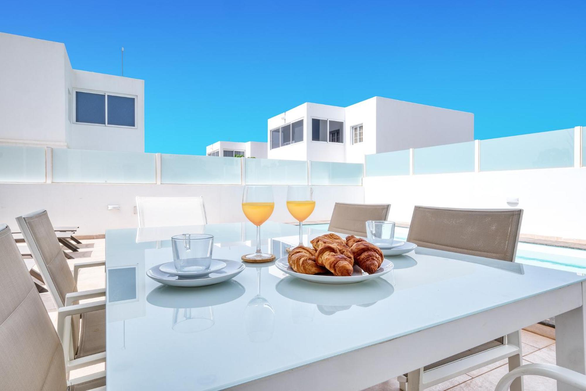 Holiday home Lanzarote 2-private Pool, Bbq, Air-con *