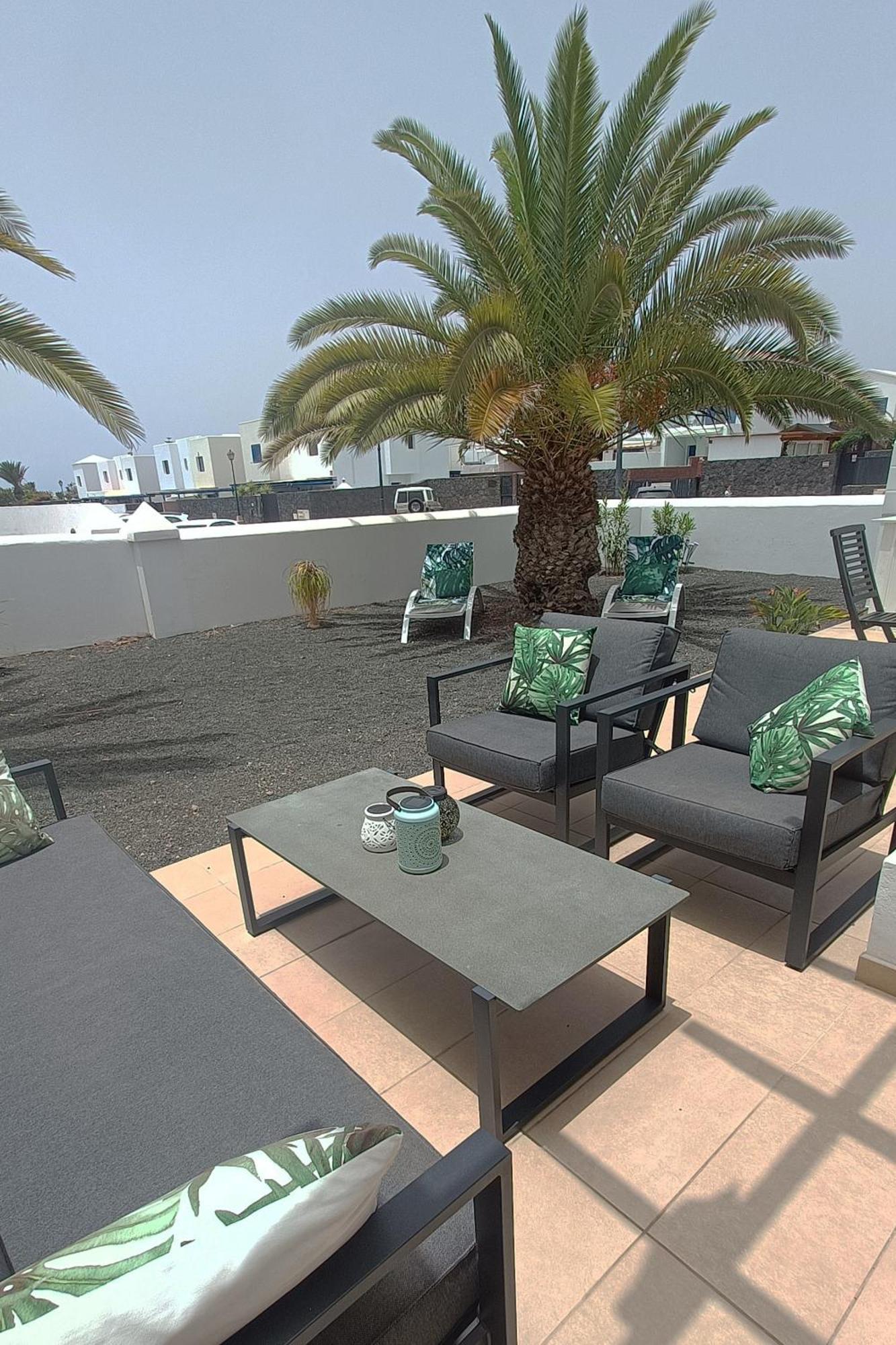 Lovely Casa Felicidad, Swimming Pool, Wifi X Private Garden Сasa de vacaciones Playa Blanca (Lanzarote)