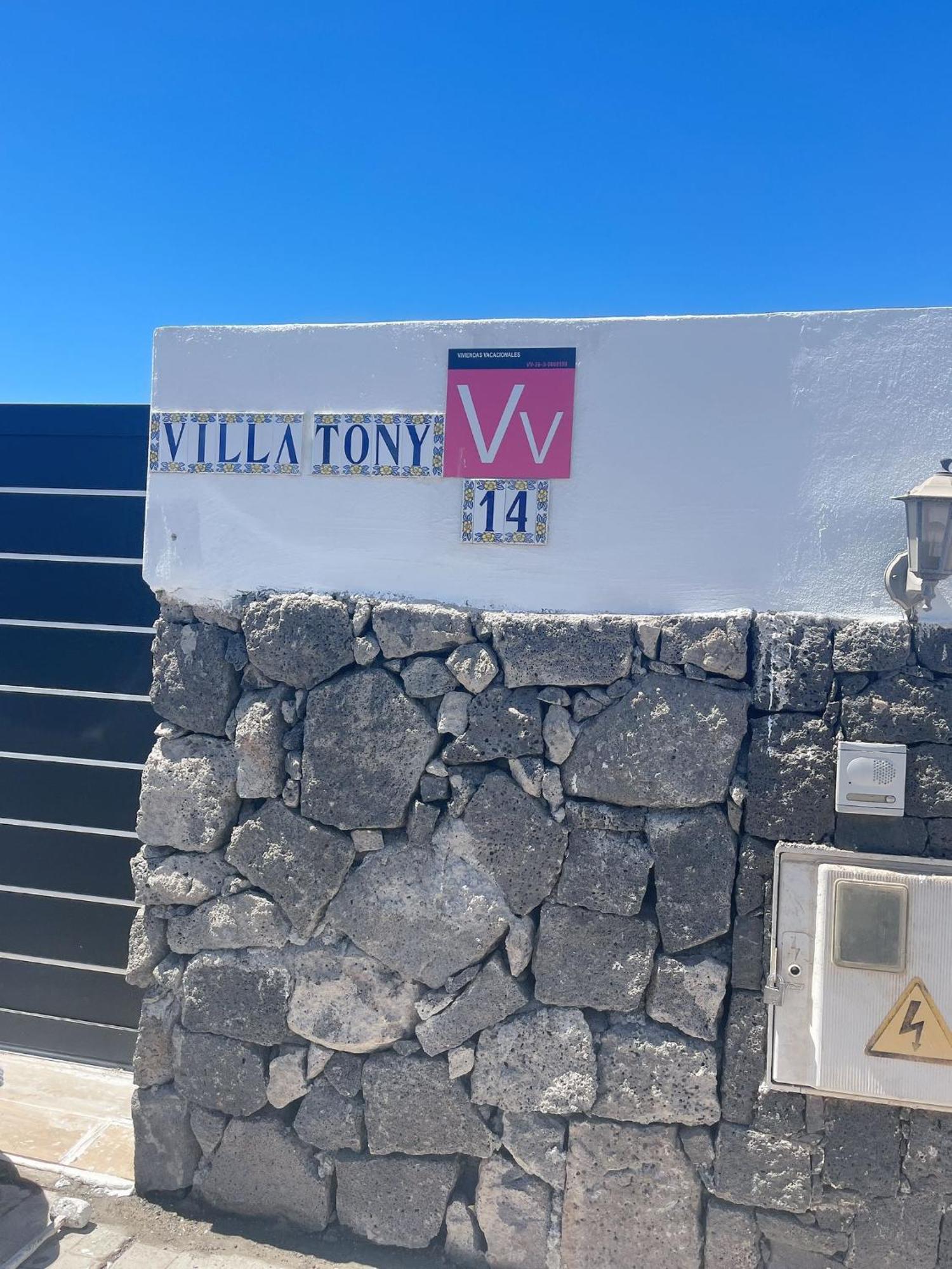 Tony Playa Blanca (Lanzarote)