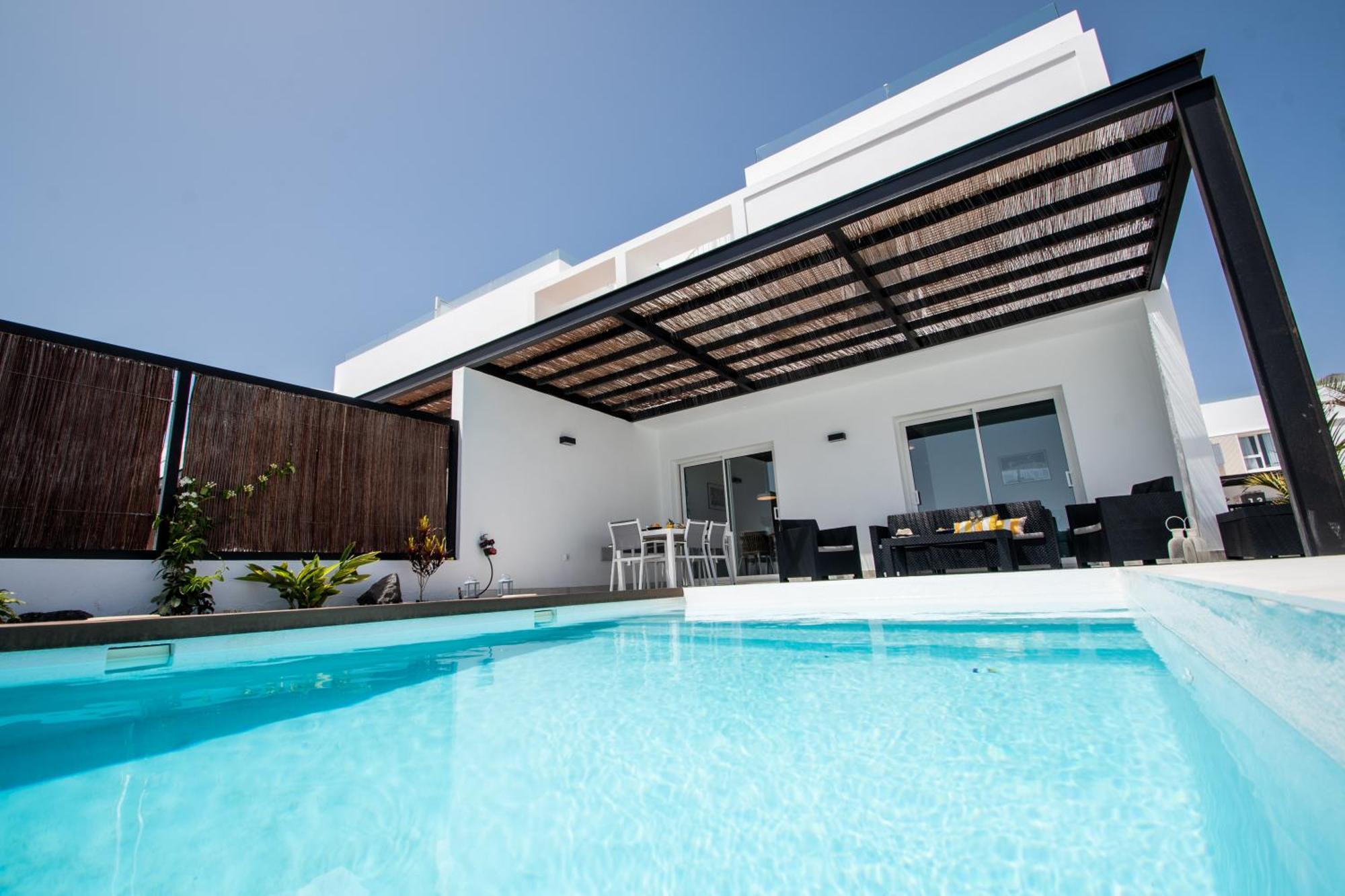 Serena 38 - Heated Pool, Sea Views, Ac, High Speed Internet