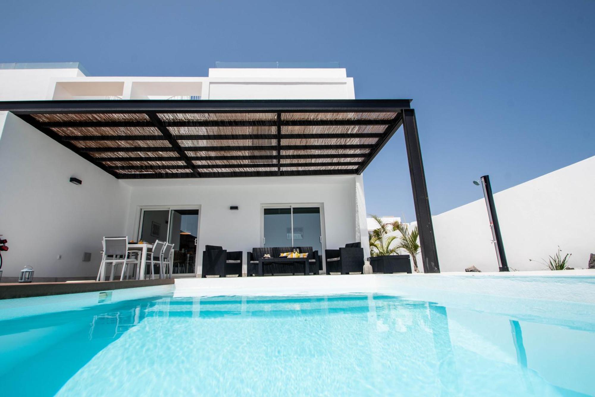 Serena 38 - Heated Pool, Sea Views, Ac, High Speed Internet *