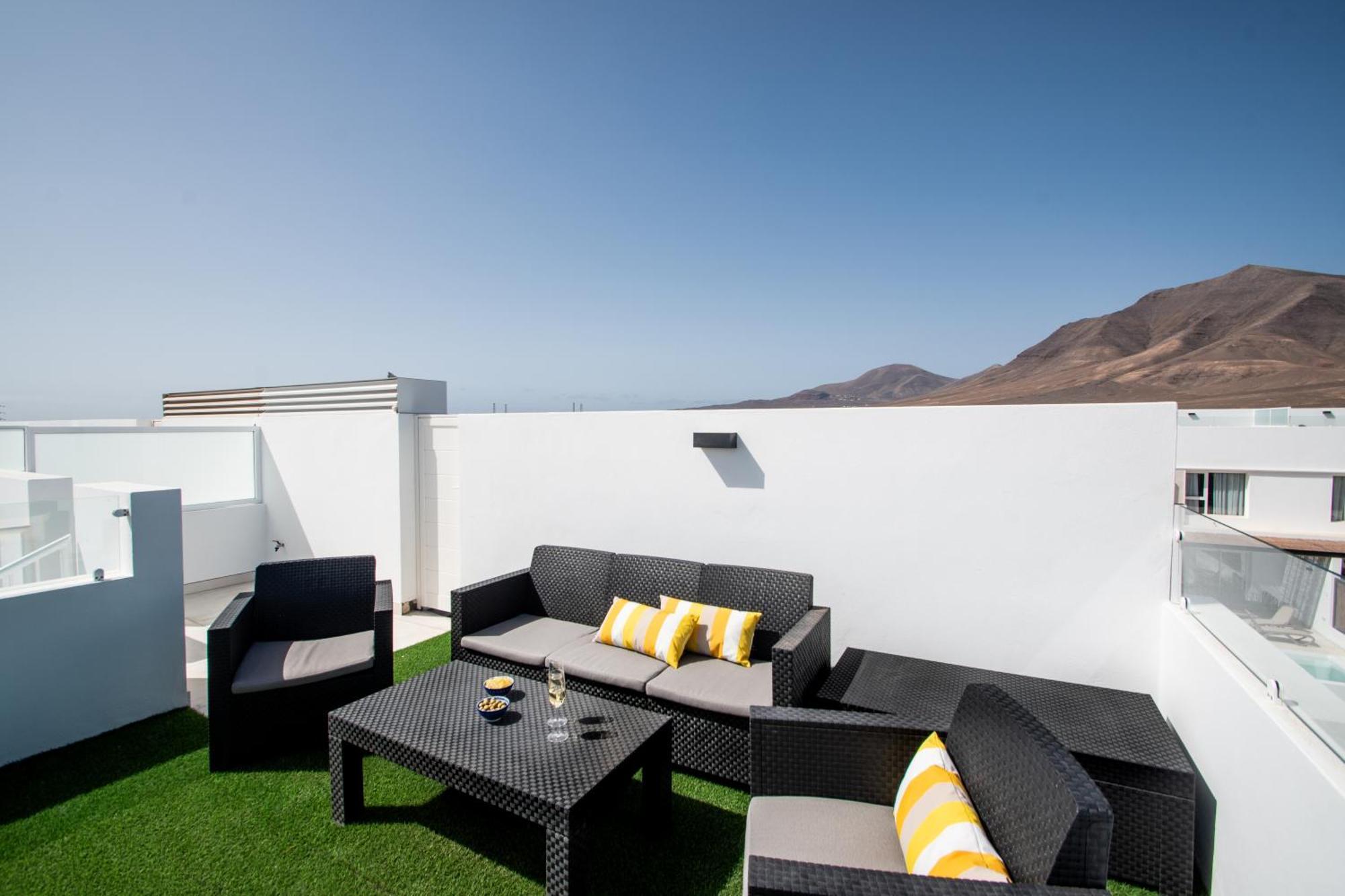 Serena 38 - Heated Pool, Sea Views, Ac, High Speed Internet *