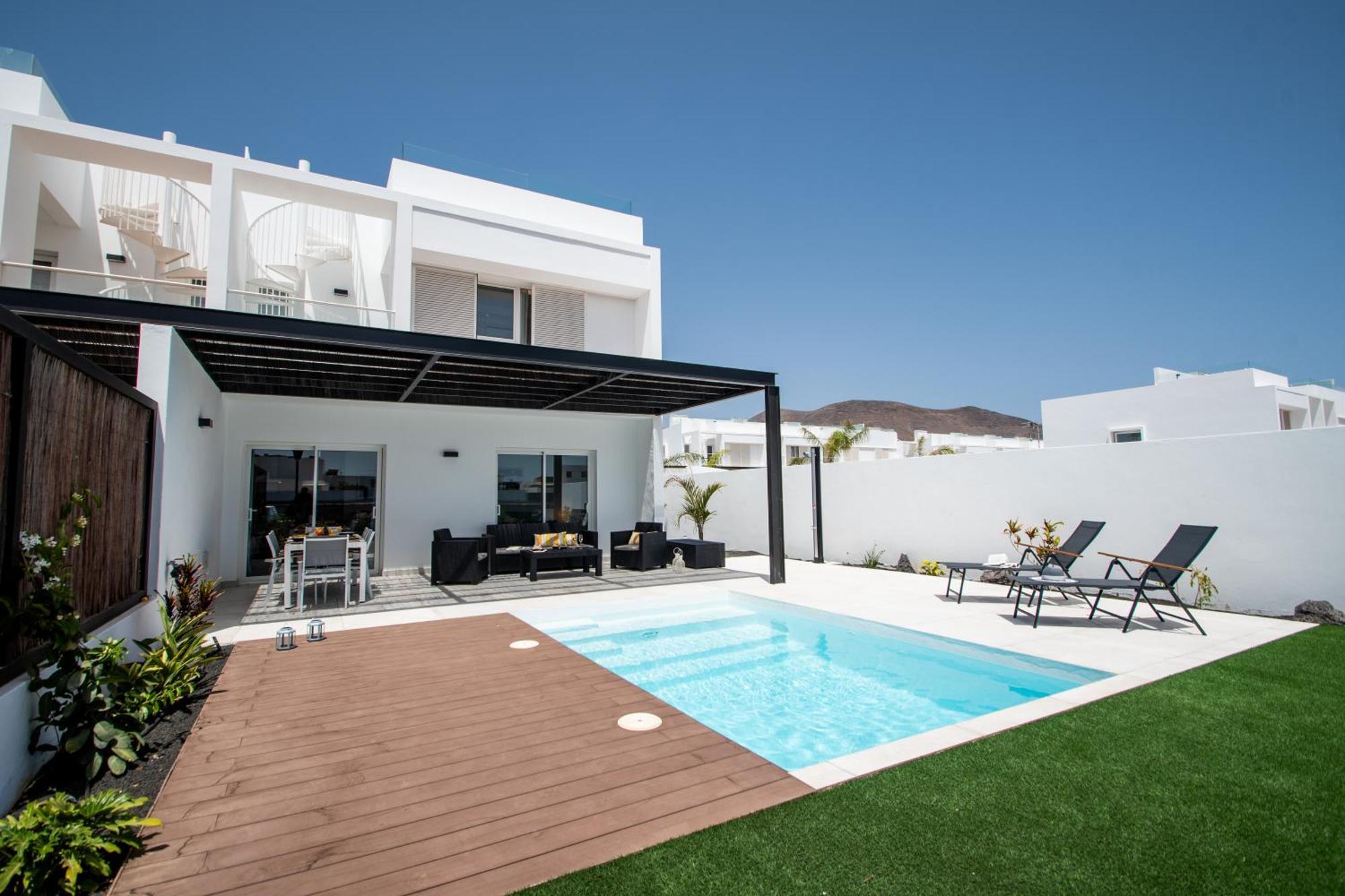Serena 38 - Heated Pool, Sea Views, Ac, High Speed Internet Villa Playa Blanca (Lanzarote)