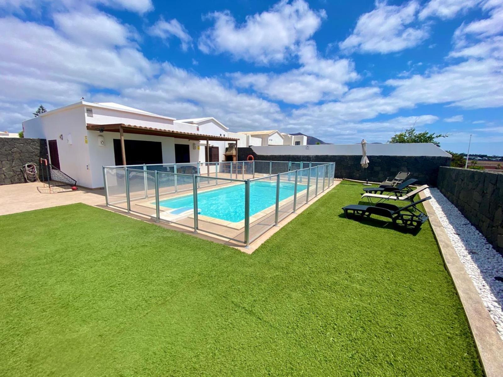 Villa Abuelo Paco - Private Heated Pool Playa Blanca (Lanzarote)