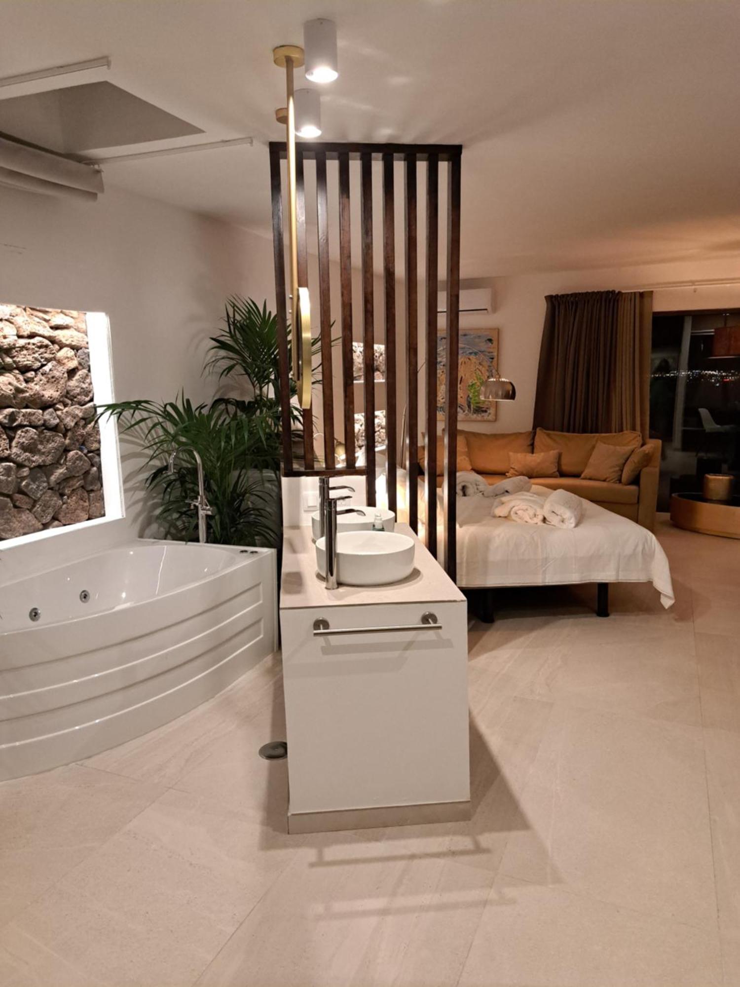 Hc Luxury Celavella Villa