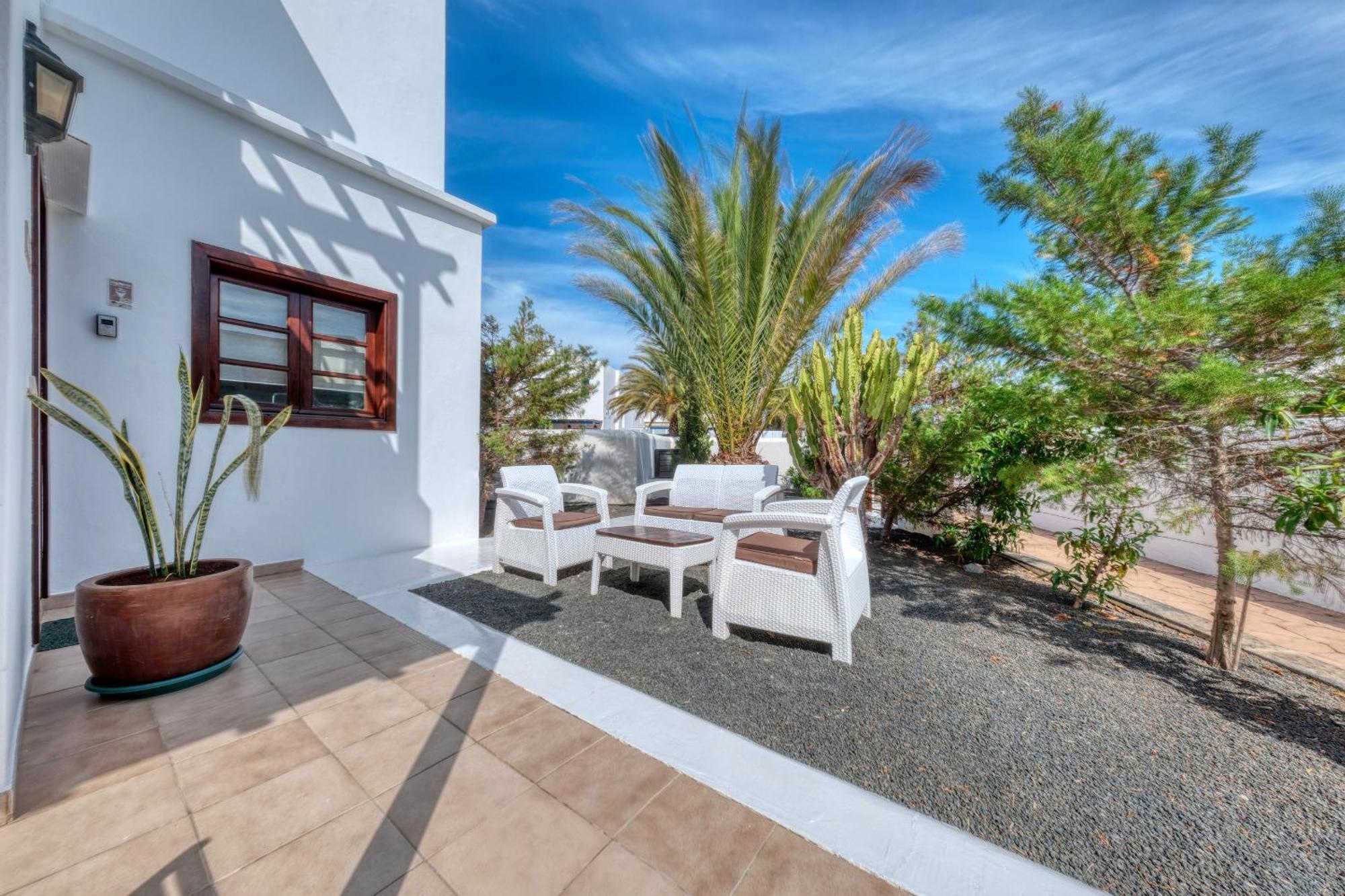 Casa Albi-shared Pool * Playa Blanca (Lanzarote)