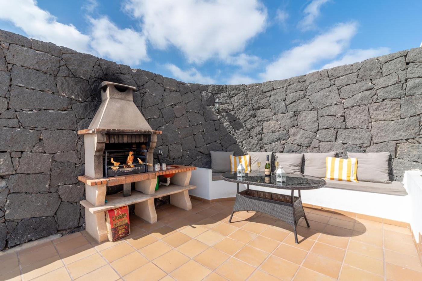 Veintidos, Playa Blanca (Lanzarote)