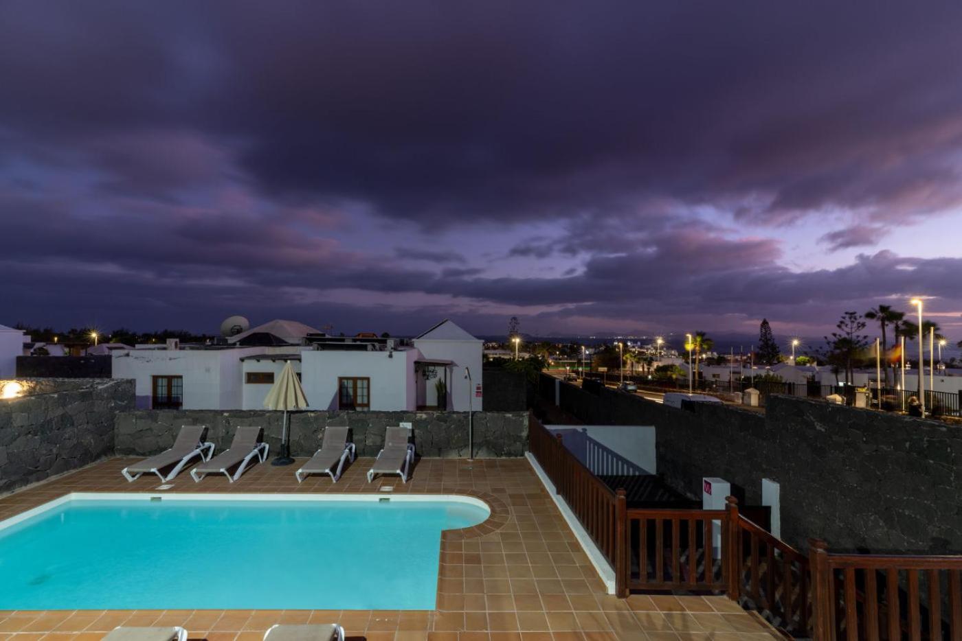 Veintidos, * Playa Blanca (Lanzarote)