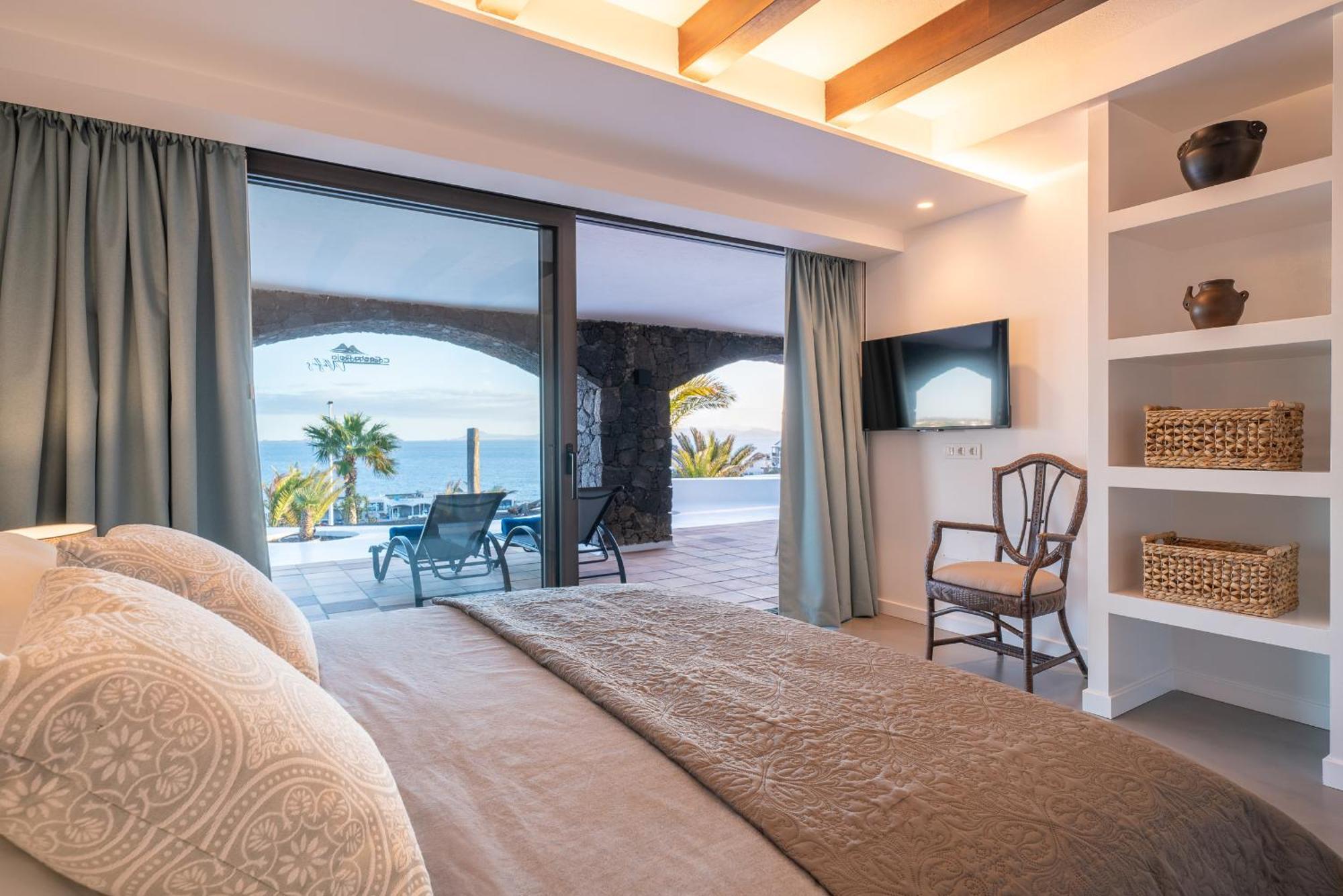 Villa Los Arcos, Piscina Privada Climatizada Y Jacuzzi Con Maravillosas Vistas Al Islote De Lobos Playa Blanca (Lanzarote)