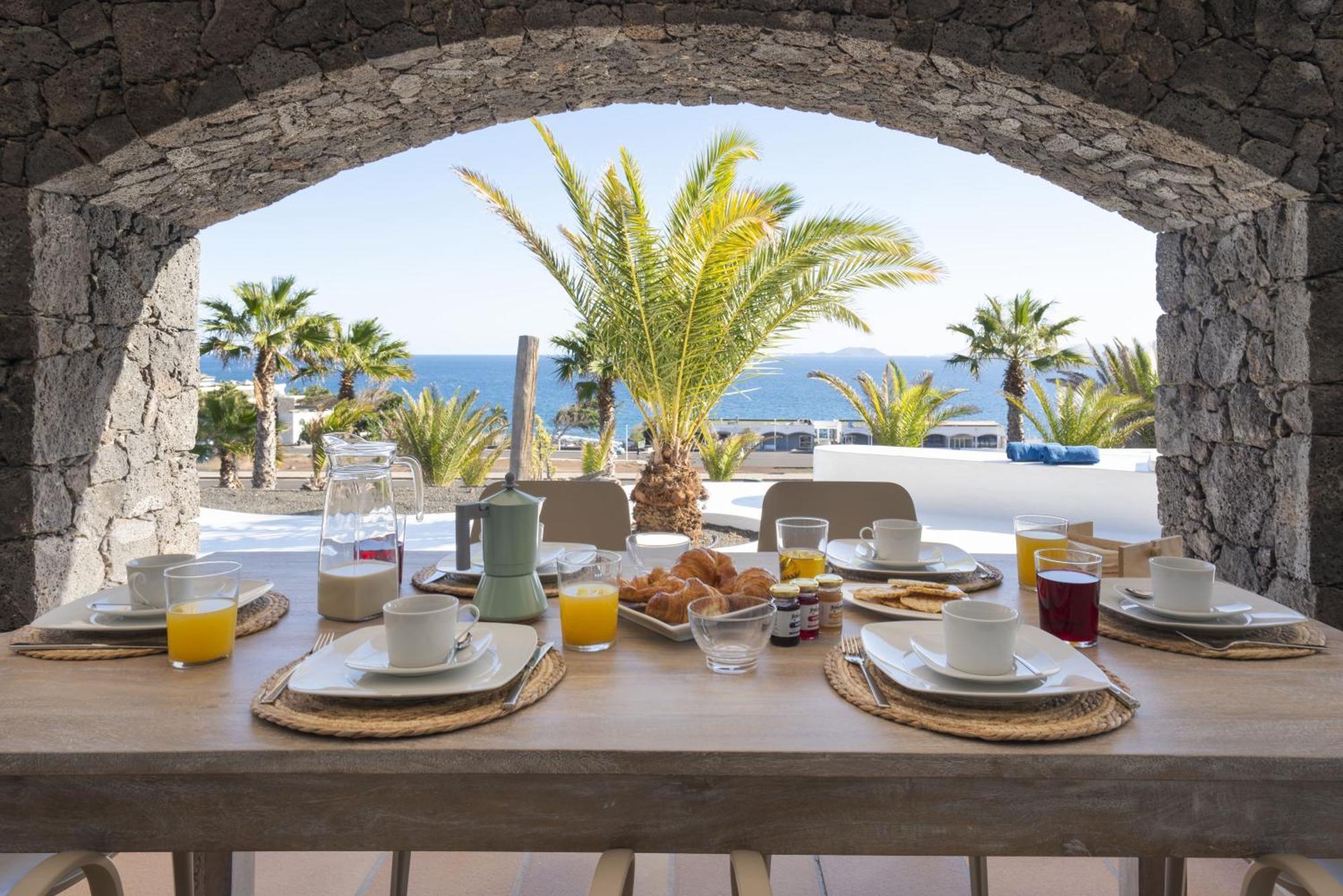 Villa Los Arcos, Piscina Privada Climatizada Y Jacuzzi Con Maravillosas Vistas Al Islote De Lobos * Playa Blanca (Lanzarote)
