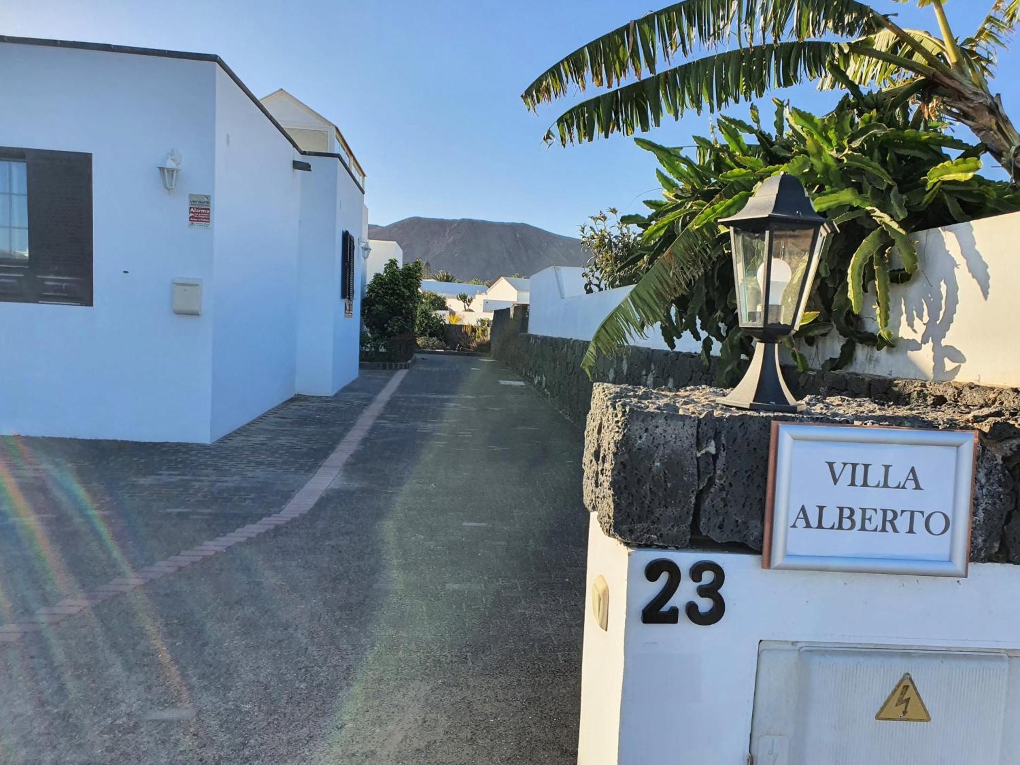 Villa Alberto Private Heated Pool, Jacuzzi, Sea Views *
