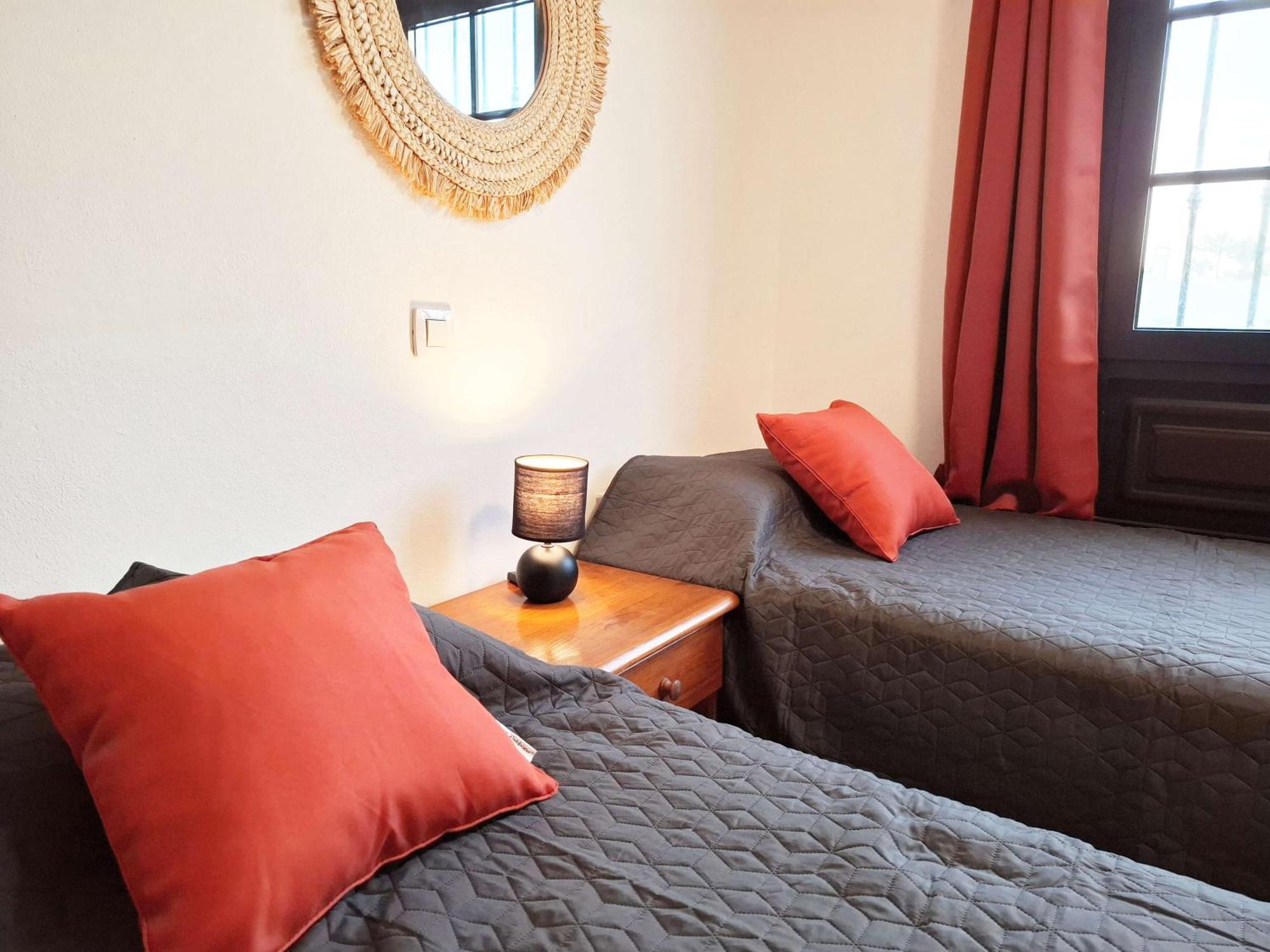 Villa With Private Pools - Just 7 Min Walk From Beach, Bars & Dining *