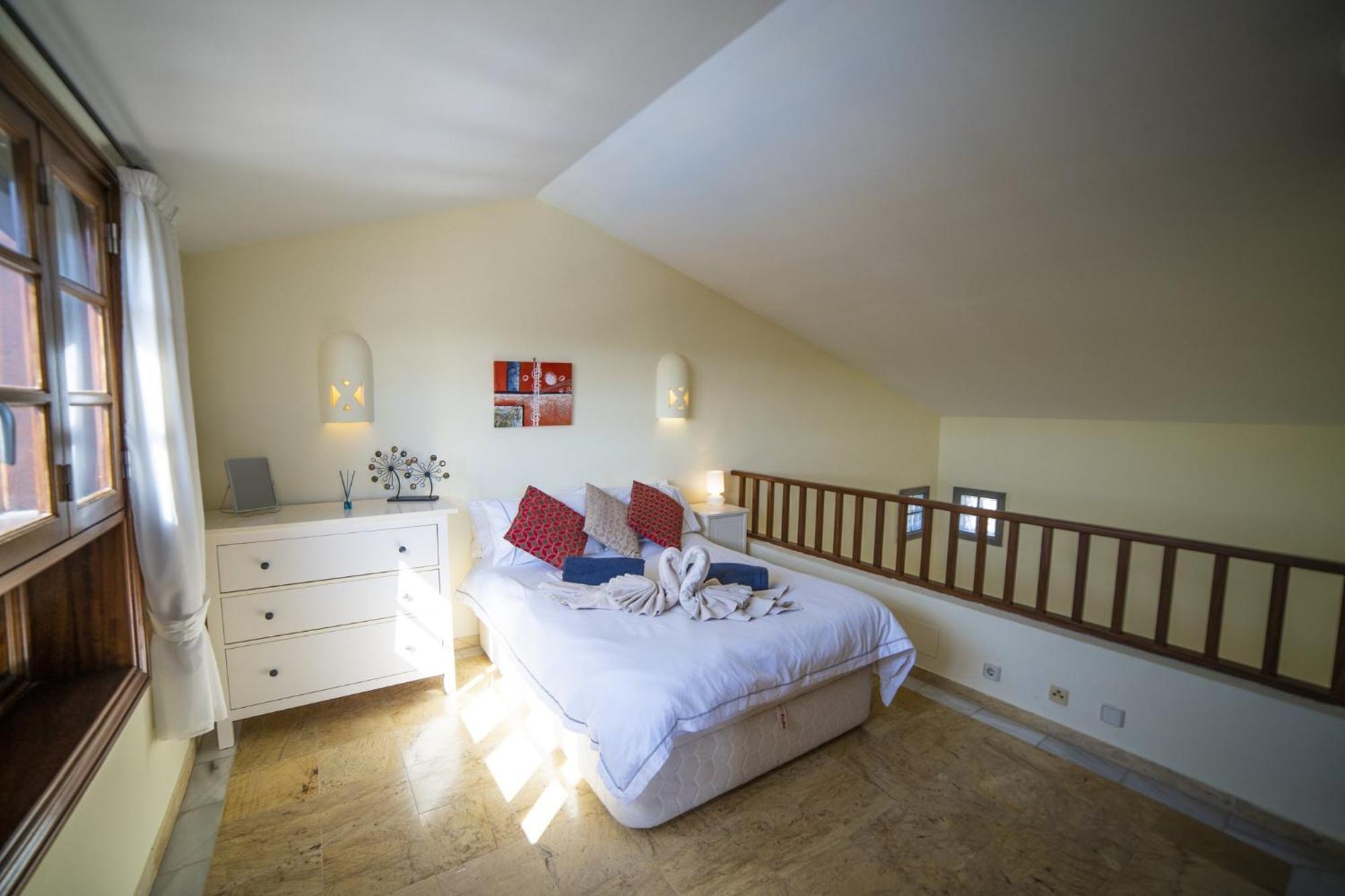 Sensational 3 Bedrooms Myoga Spacious Sun Terrace Outdoor Pool And Bbq Montana Roja Villa Playa Blanca (Lanzarote)