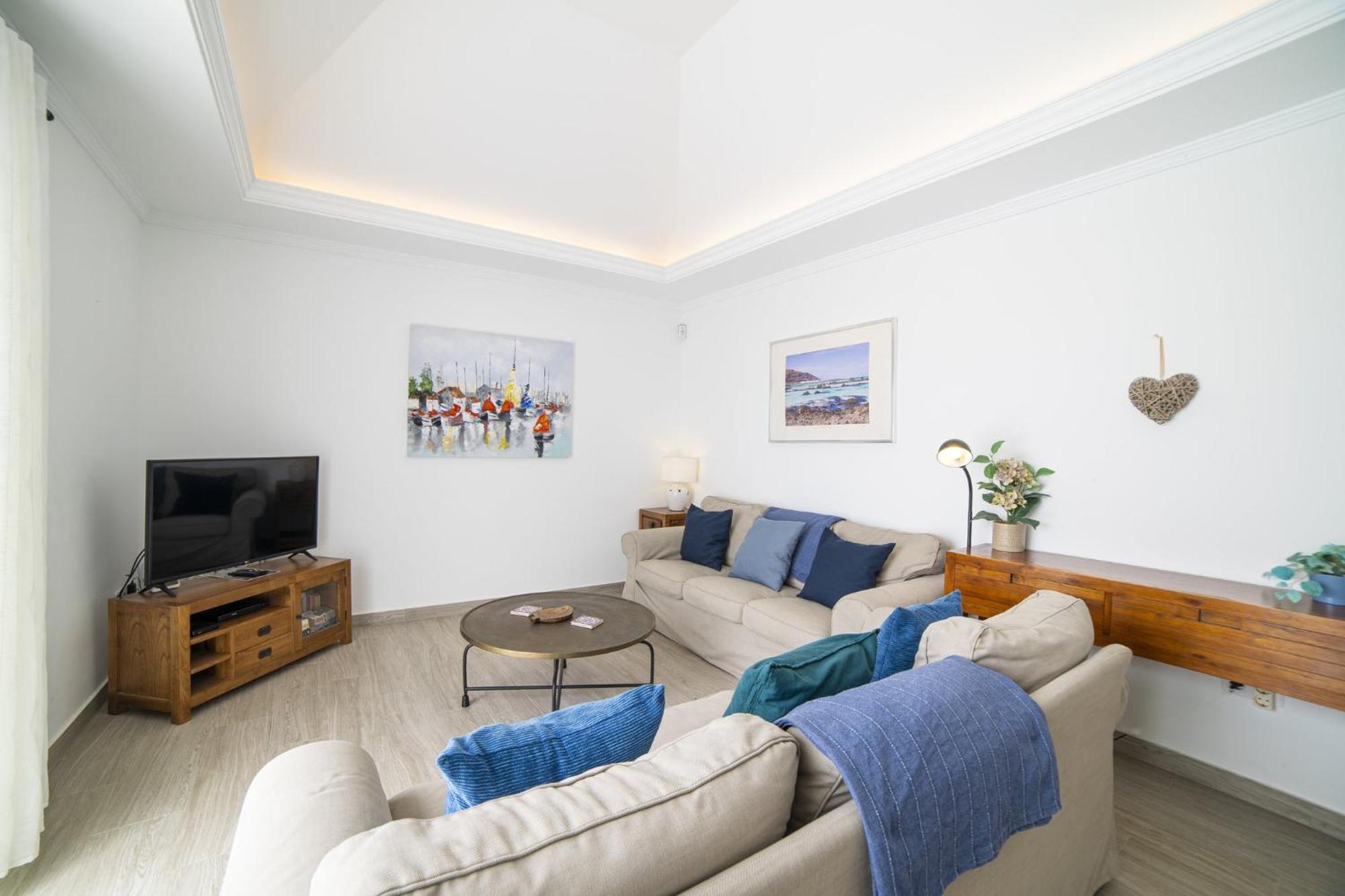 Villa Dazzling 4 Bedrooms Nagini Spacious Furnished Sun Terrace Large Private Outdoor Pool Outdoor Hot Tub Bbq,