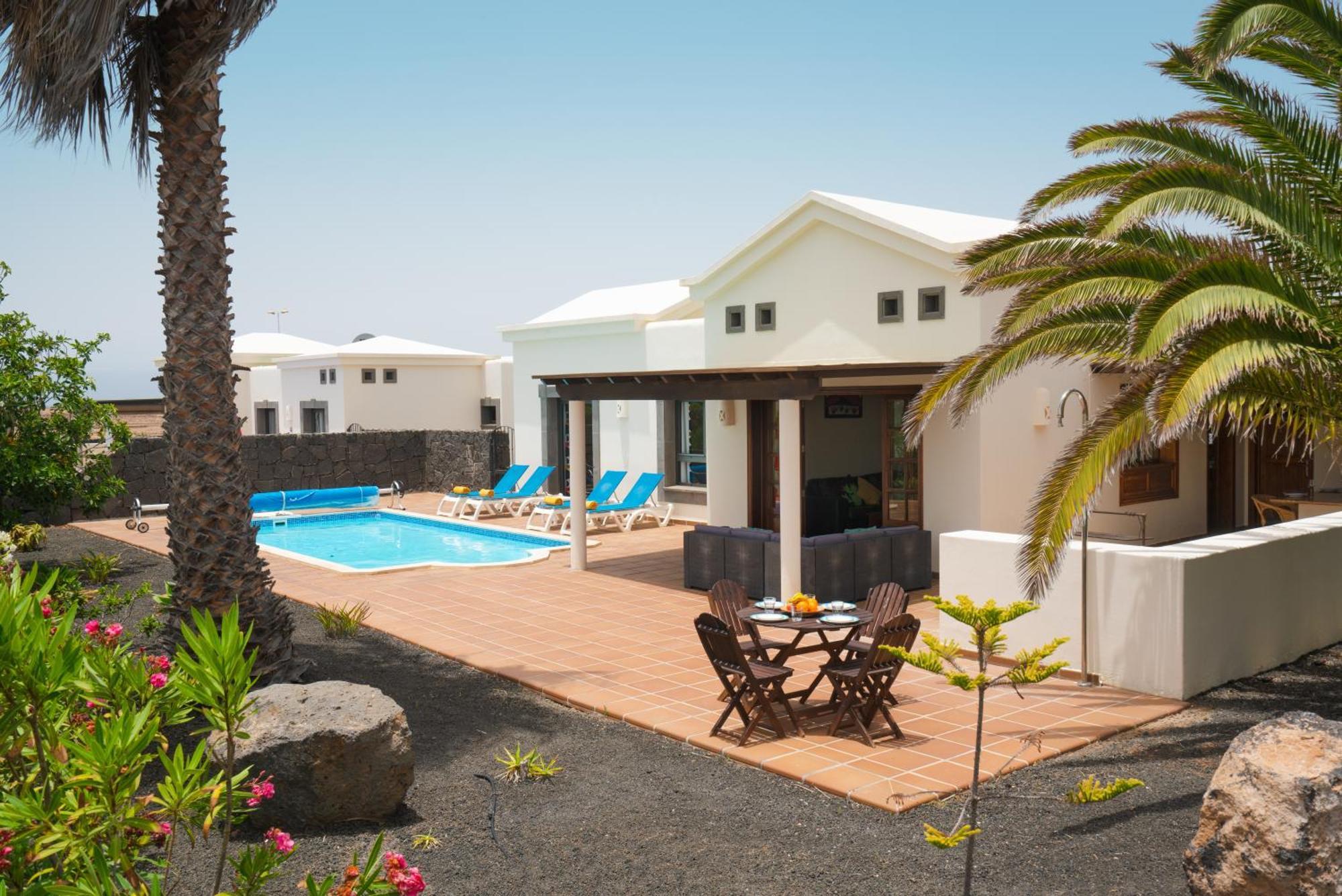 Dora Playa Blanca (Lanzarote)