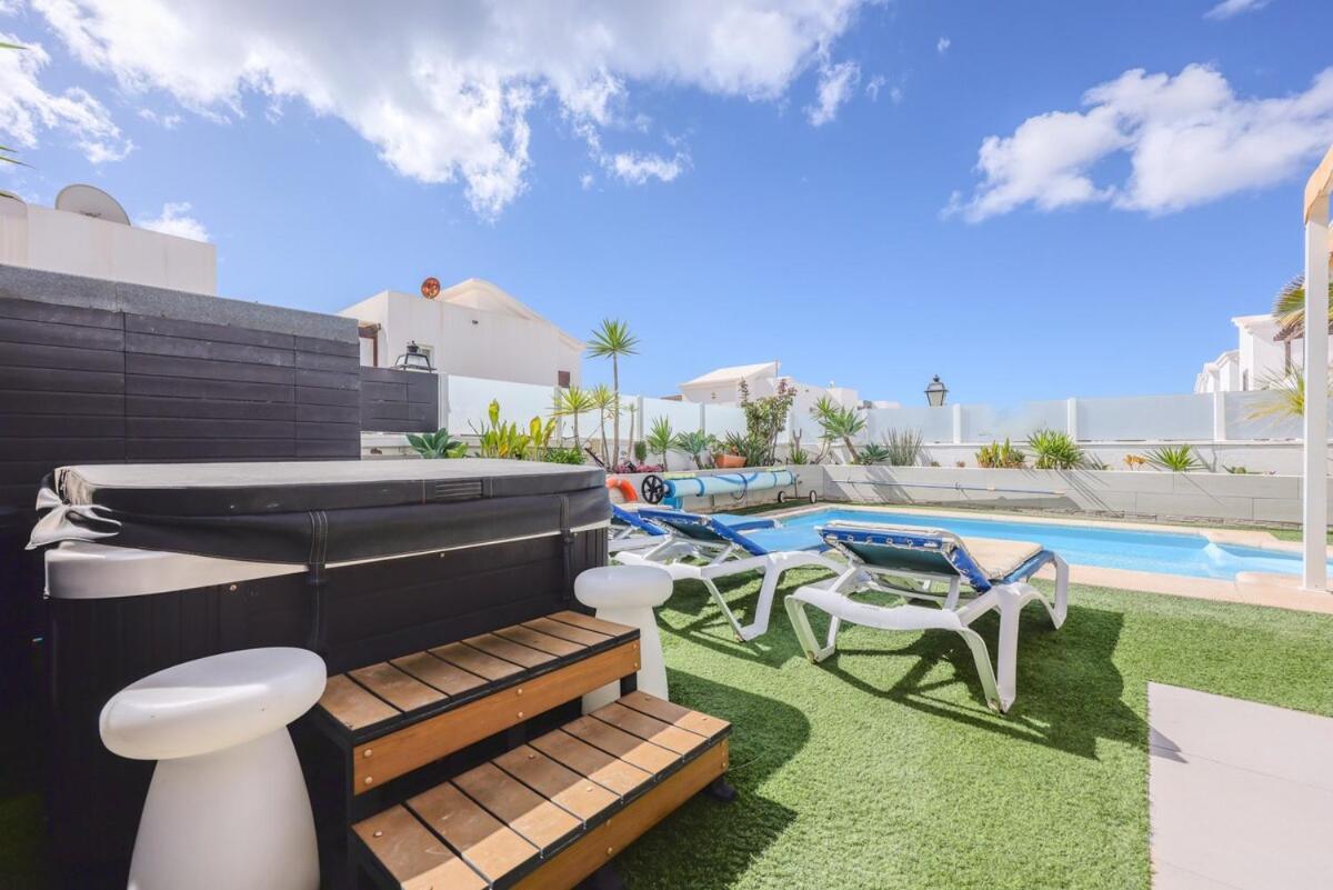 With Heated Pool & Jacuzzi Villa