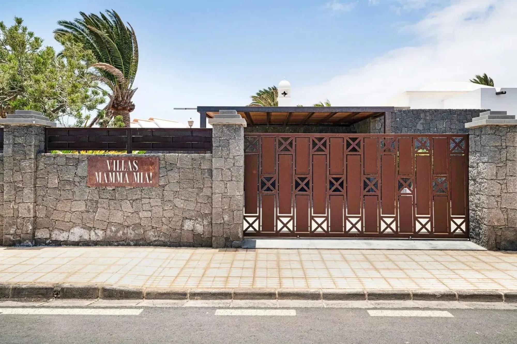 Villa: Beachside Retreat With Pool & Wi-fi * Playa Blanca (Lanzarote)