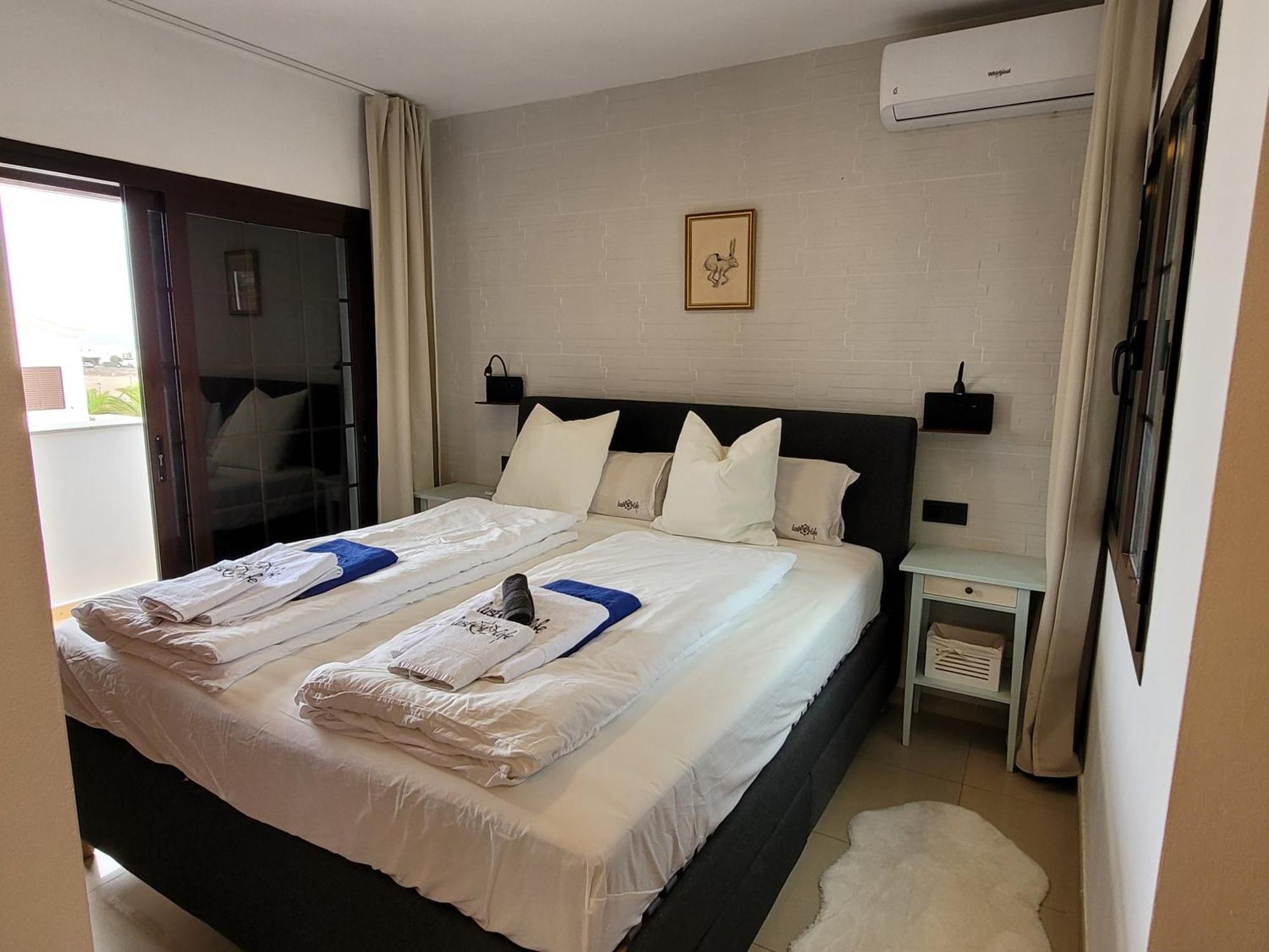 With Heated Pool & Jacuzzi Villa *