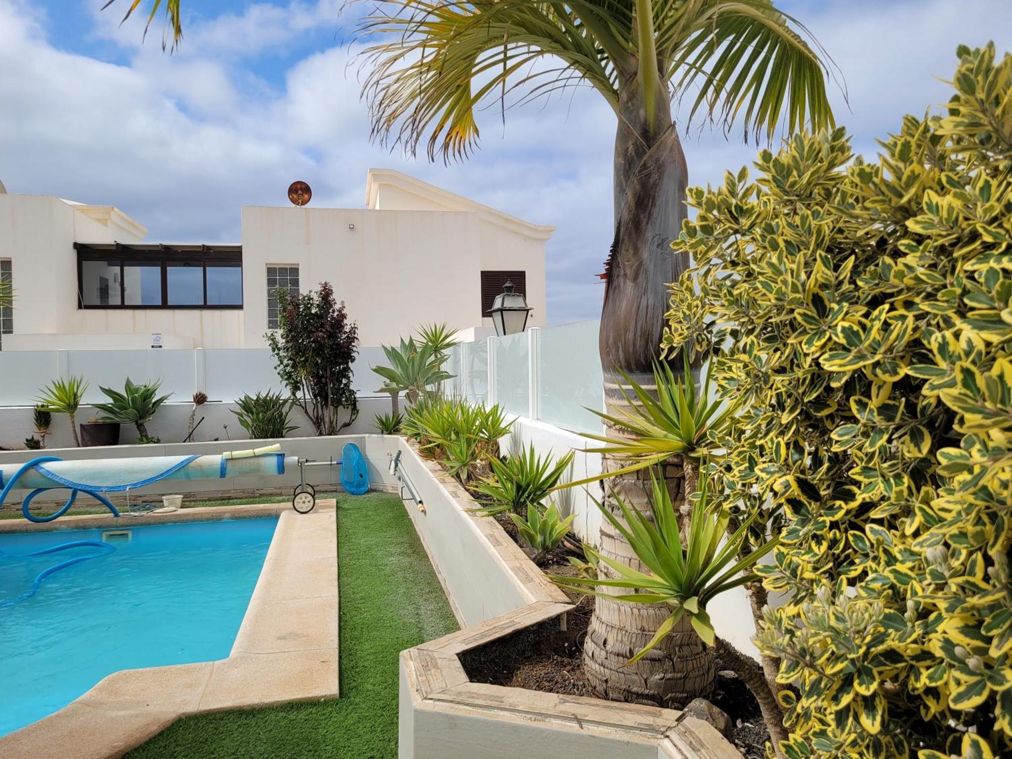 Villa With Heated Pool & Jacuzzi Playa Blanca (Lanzarote)