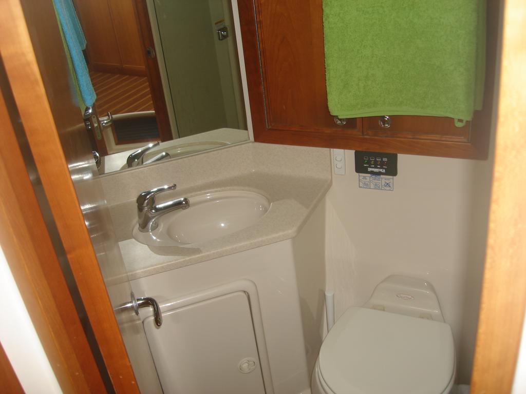 Botel Yaku Wayra Charter *