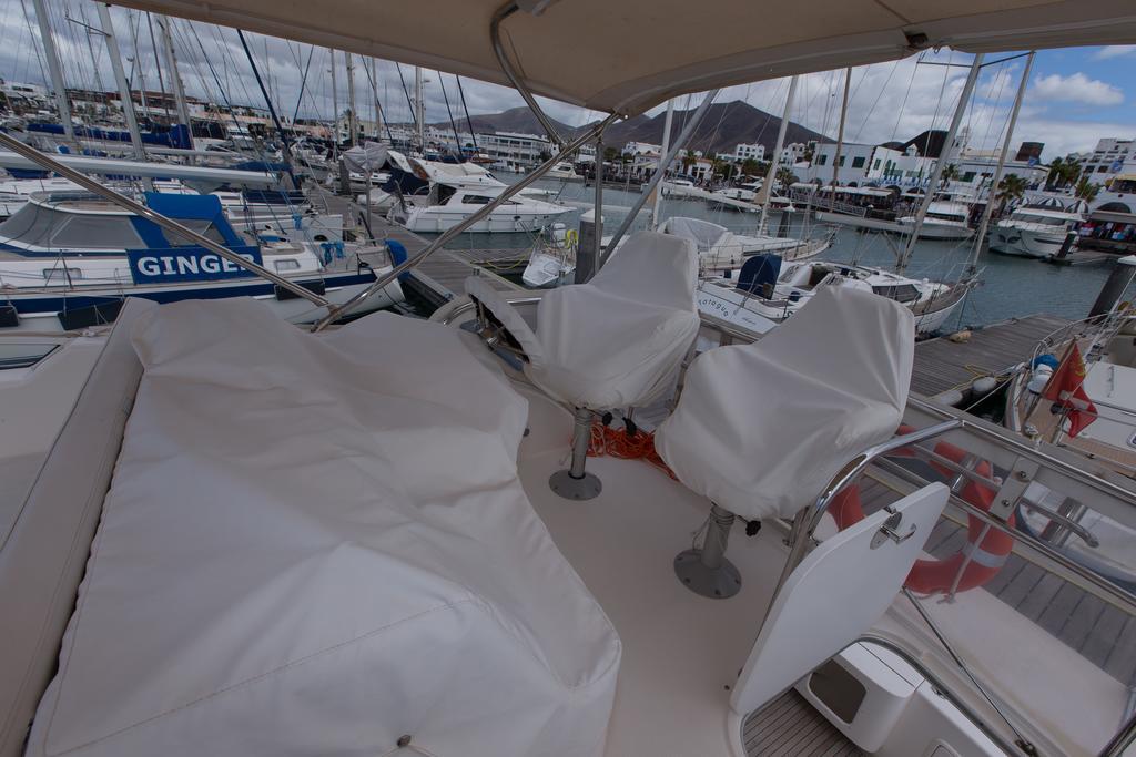 Botel Yaku Wayra Charter