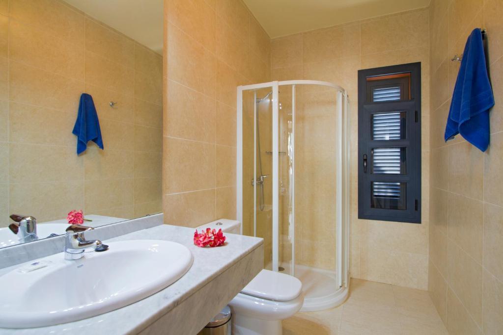 Sun Grove & * Playa Blanca (Lanzarote)