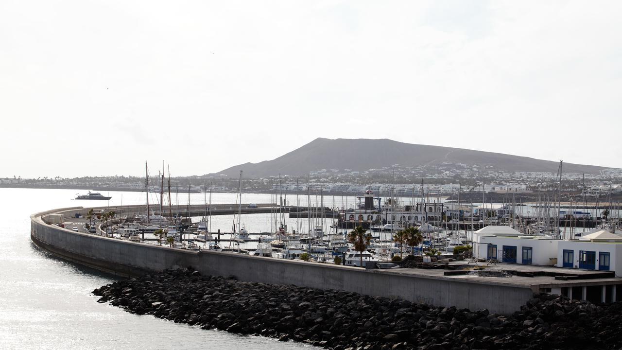 Yaku Wayra Charter Botel