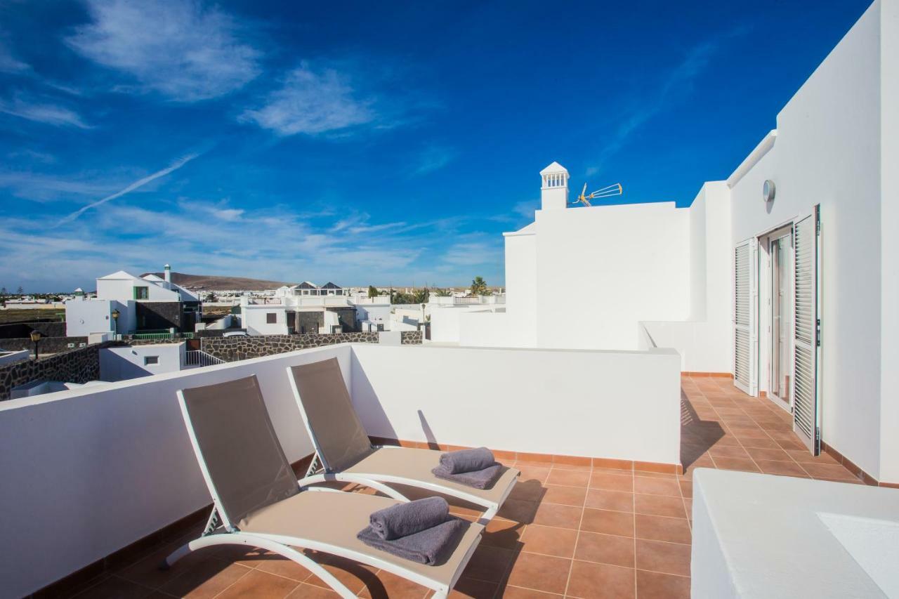 Amparo Villa *