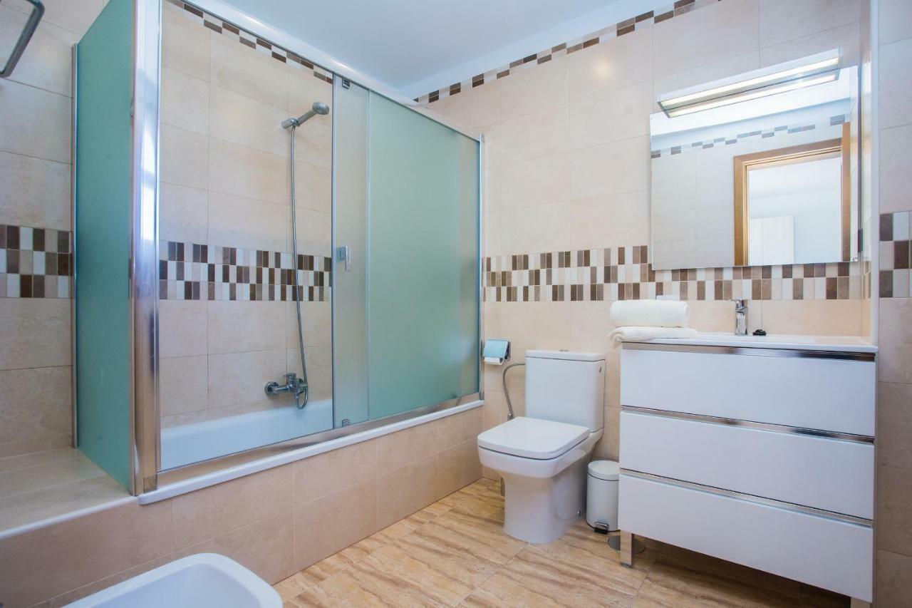 Amparo Villa *