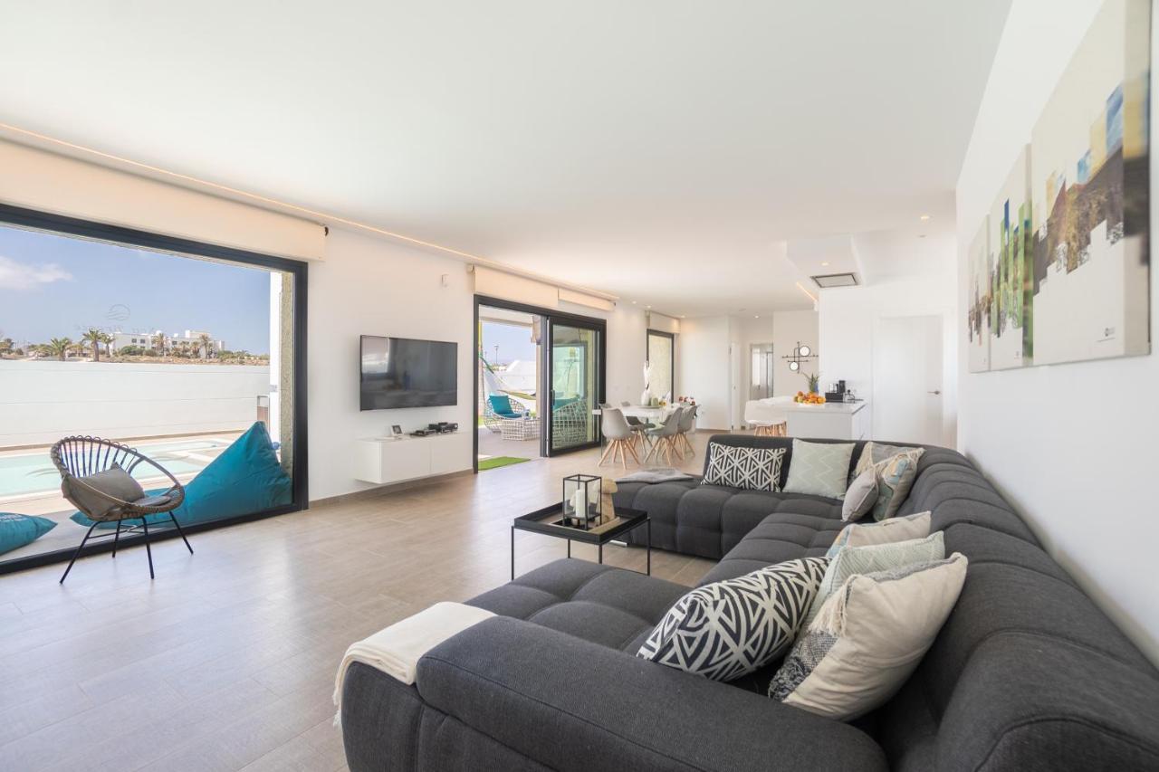 Sea Breeze Lapa And Claca Villa