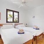 Puerto Chico R